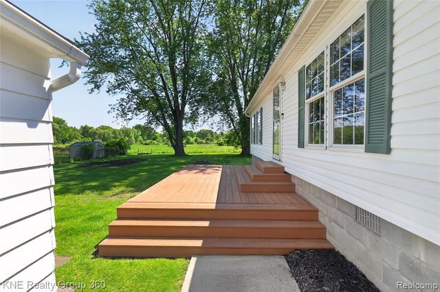 672 Red Oaks Drive, Howell, MI 48843
