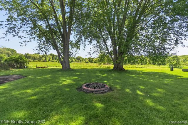 672 Red Oaks Drive, Howell, MI 48843