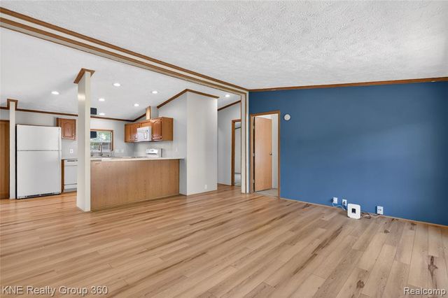 672 Red Oaks Drive, Howell, MI 48843