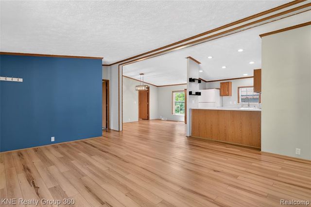 672 Red Oaks Drive, Howell, MI 48843