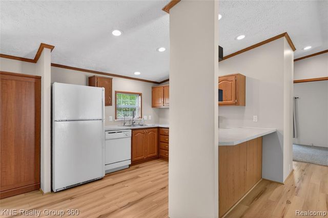 672 Red Oaks Drive, Howell, MI 48843