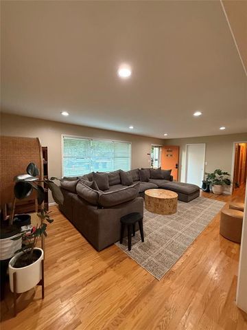 2011 W 10th Avenue, Stillwater, OK 74074