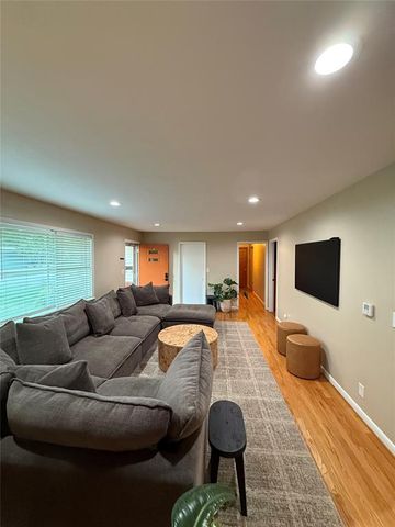 2011 W 10th Avenue, Stillwater, OK 74074