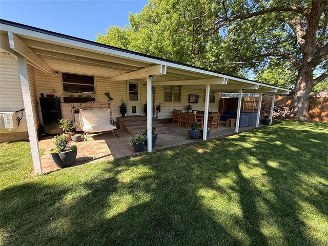 2011 W 10th Avenue, Stillwater, OK 74074