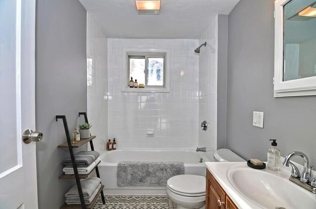 64 Germain Ave 1, Quincy, MA 02169