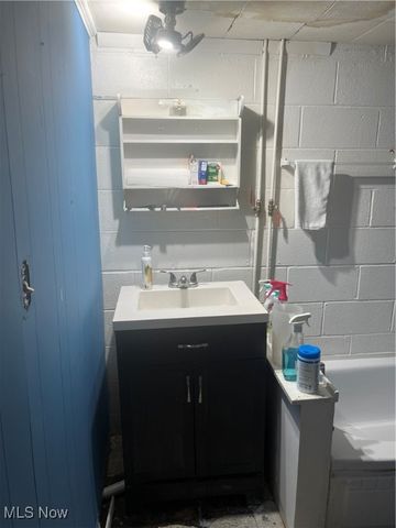 710 Clearview Avenue, Akron, OH 44314