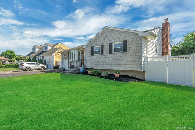 205 Villa Avenue, Deer Park, NY 11729