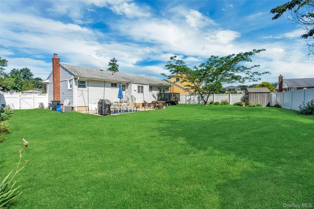 205 Villa Avenue, Deer Park, NY 11729