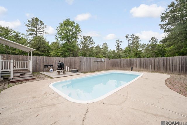 26237 Crown Dr, Ponchatoula, LA 70454