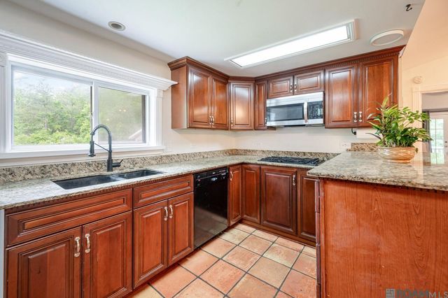 26237 Crown Dr, Ponchatoula, LA 70454