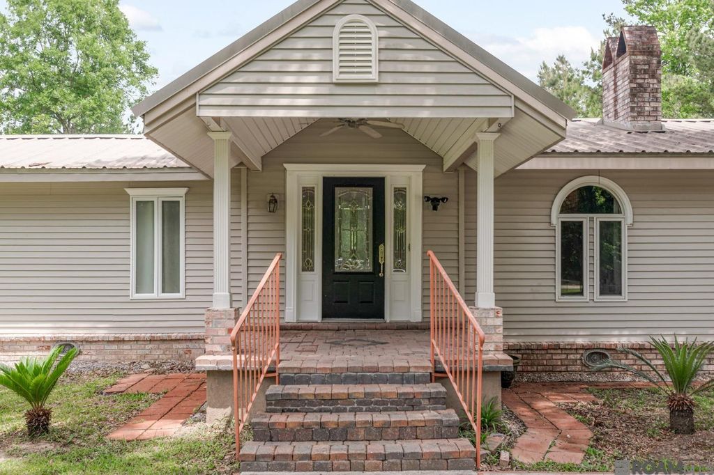 26237 Crown Dr, Ponchatoula, LA 70454