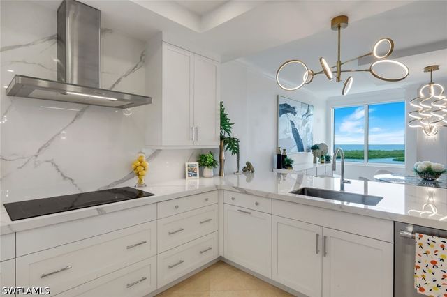 275 Indies WAY 1503, Naples, FL 34110