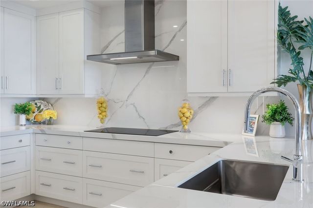275 Indies WAY 1503, Naples, FL 34110