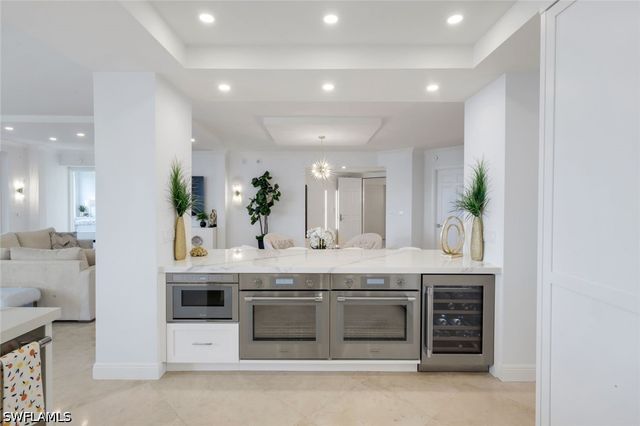 275 Indies WAY 1503, Naples, FL 34110