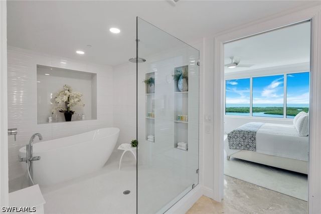 275 Indies WAY 1503, Naples, FL 34110