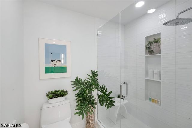 275 Indies WAY 1503, Naples, FL 34110