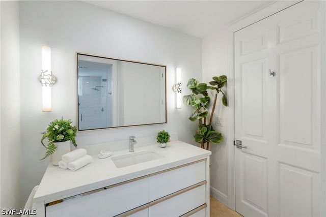 275 Indies WAY 1503, Naples, FL 34110