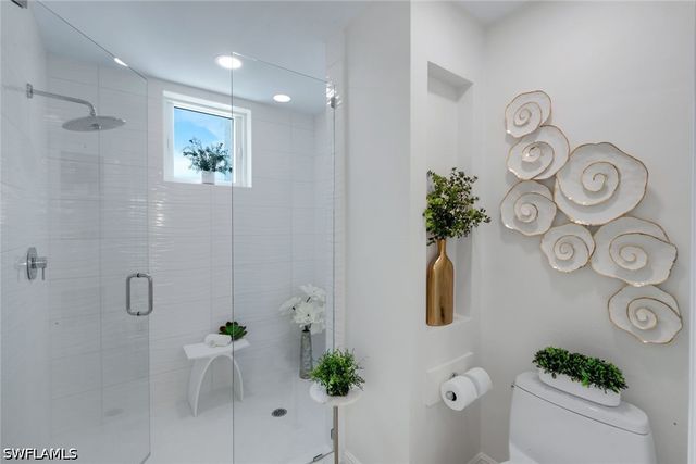 275 Indies WAY 1503, Naples, FL 34110