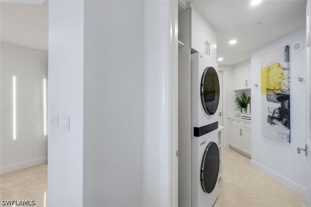 275 Indies WAY 1503, Naples, FL 34110