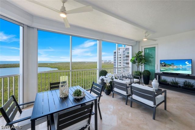 275 Indies WAY 1503, Naples, FL 34110