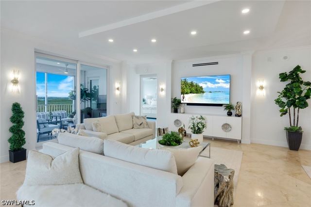 275 Indies WAY 1503, Naples, FL 34110