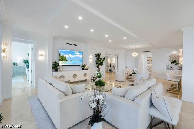 275 Indies WAY 1503, Naples, FL 34110