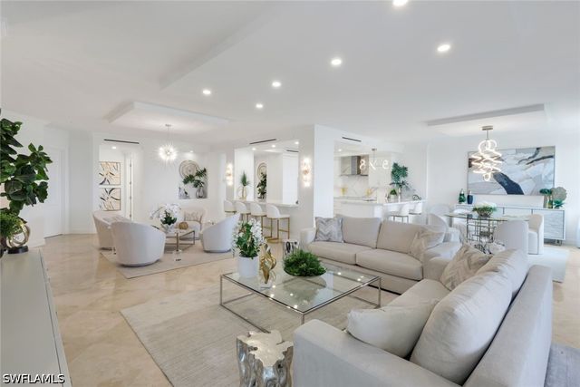 275 Indies WAY 1503, Naples, FL 34110