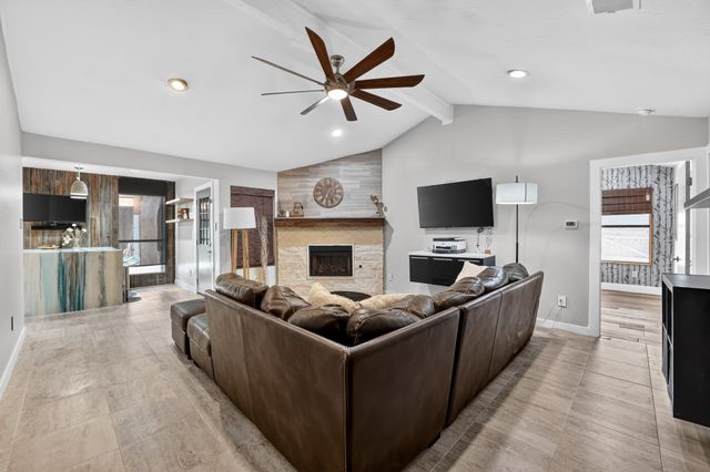 404 Las Cruces ST, Buda, TX 78610