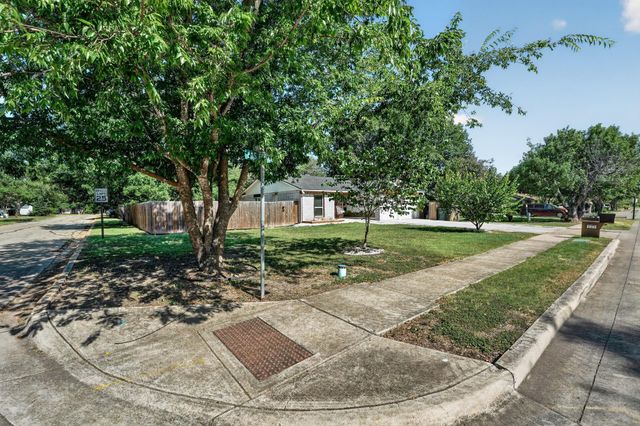 404 Las Cruces ST, Buda, TX 78610