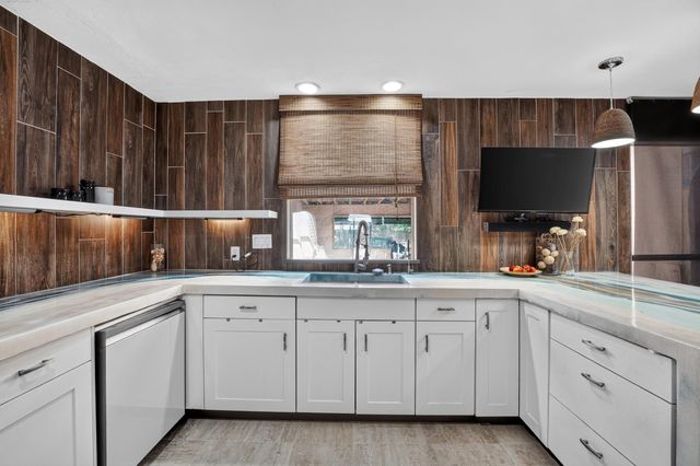 404 Las Cruces ST, Buda, TX 78610
