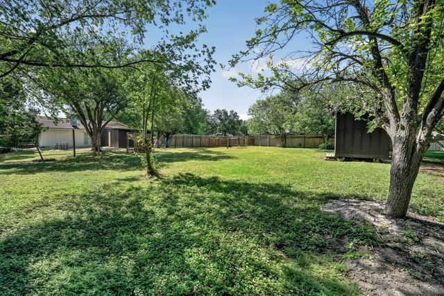 404 Las Cruces ST, Buda, TX 78610