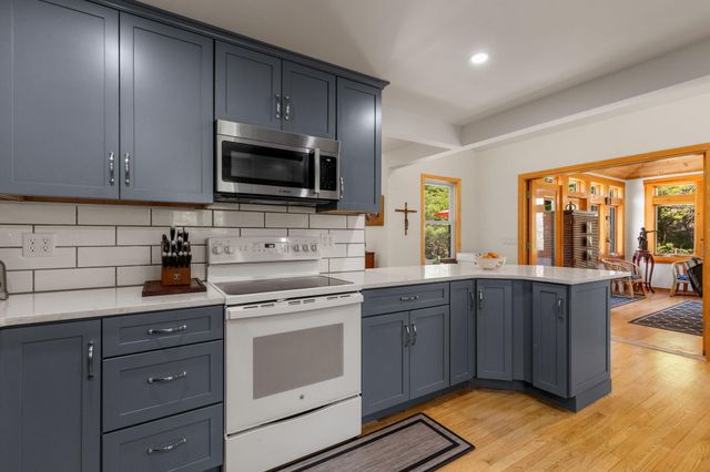 27 Blueberry Avenue, Provincetown, MA 02657