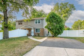 72 Tudor Lane, Bay Shore, NY 11706