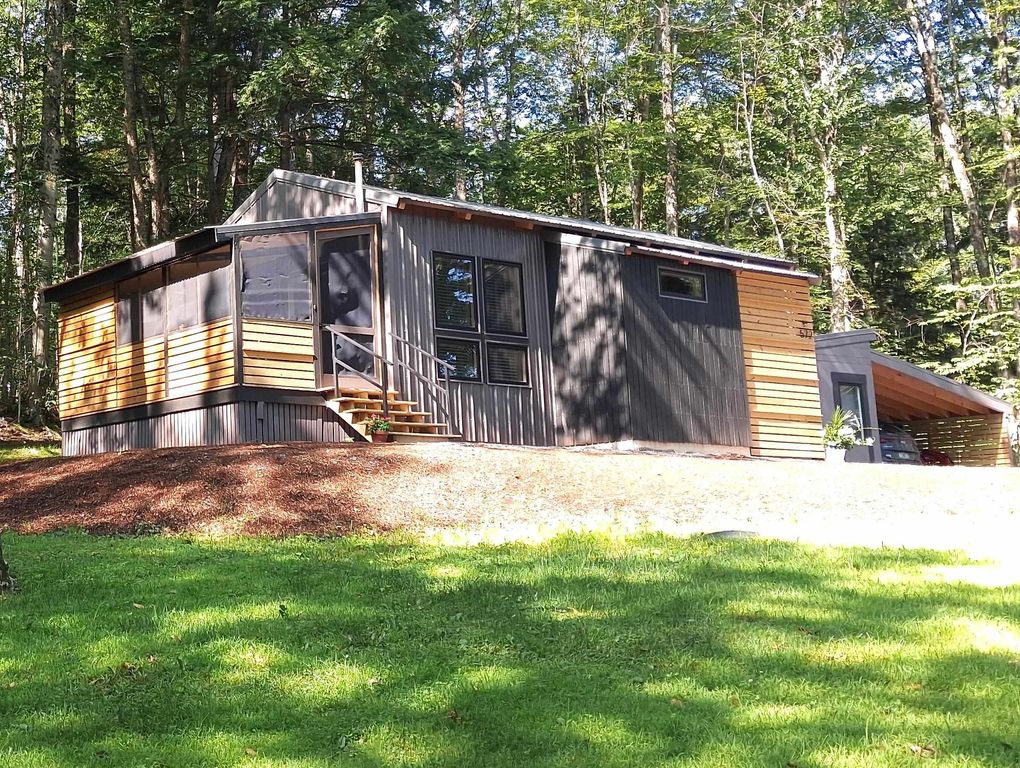 572 Roberts Road, Weathersfield, VT 05156