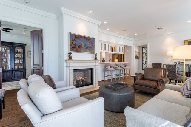 2525 N PEARL Street 1005, Dallas, TX 75201