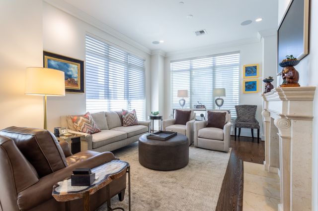 2525 N PEARL Street 1005, Dallas, TX 75201