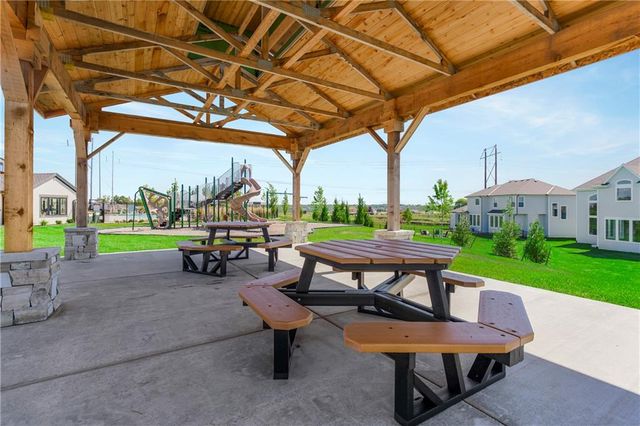 3921 W 158th Place, Overland Park, KS 66224