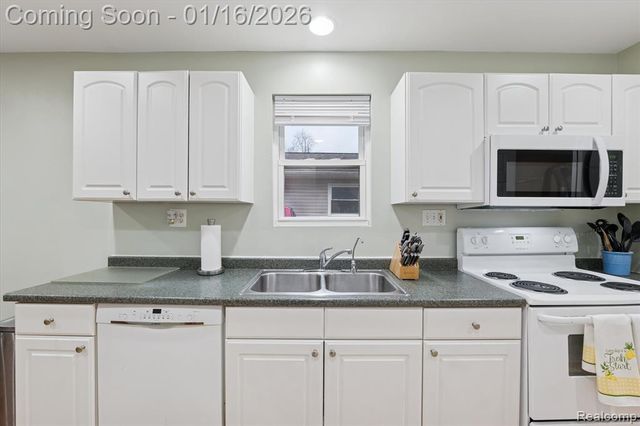 537 Andresen Court, Hazel Park, MI 48030