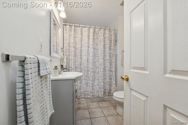 537 Andresen Court, Hazel Park, MI 48030