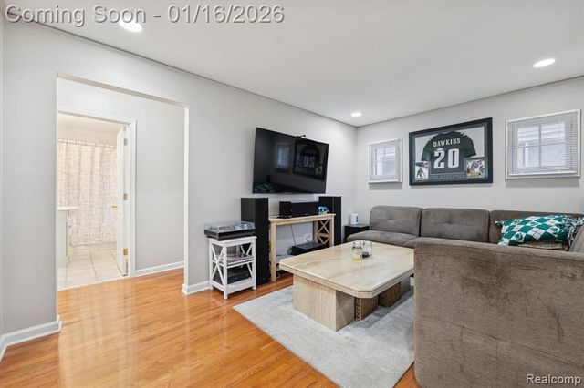 537 Andresen Court, Hazel Park, MI 48030