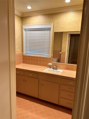 4325 Kinglet, Houston, TX 77035