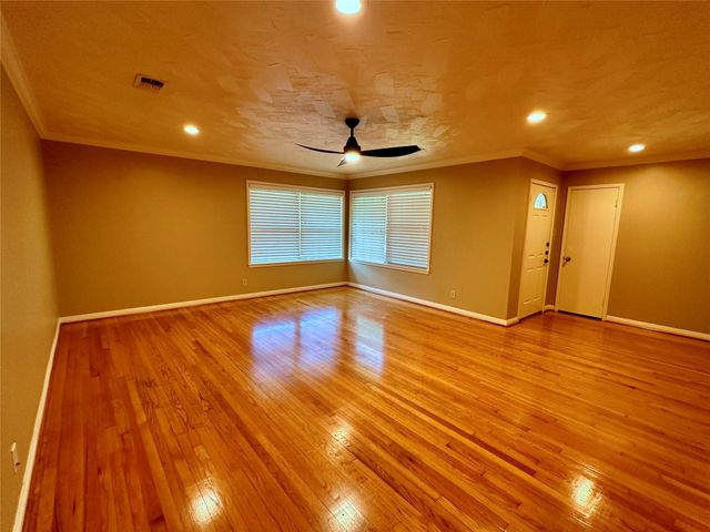 4325 Kinglet, Houston, TX 77035