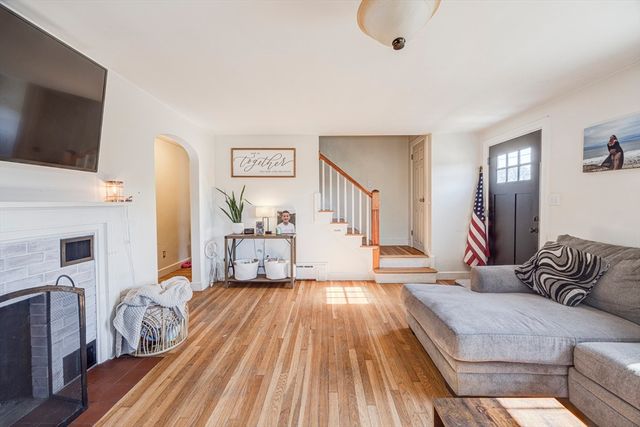 707 Hathaway Rd, New Bedford, MA 02740