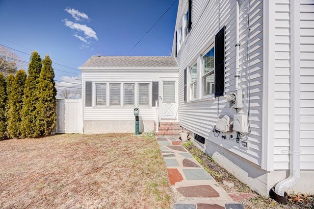 707 Hathaway Rd, New Bedford, MA 02740