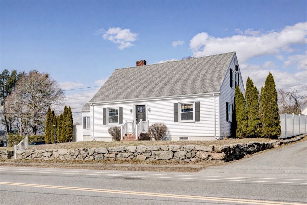 707 Hathaway Rd, New Bedford, MA 02740