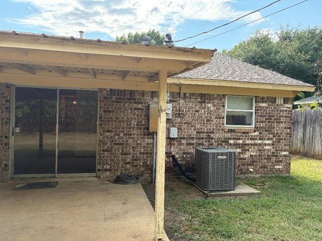 6309 Elm Springs Drive, Arlington, TX 76001