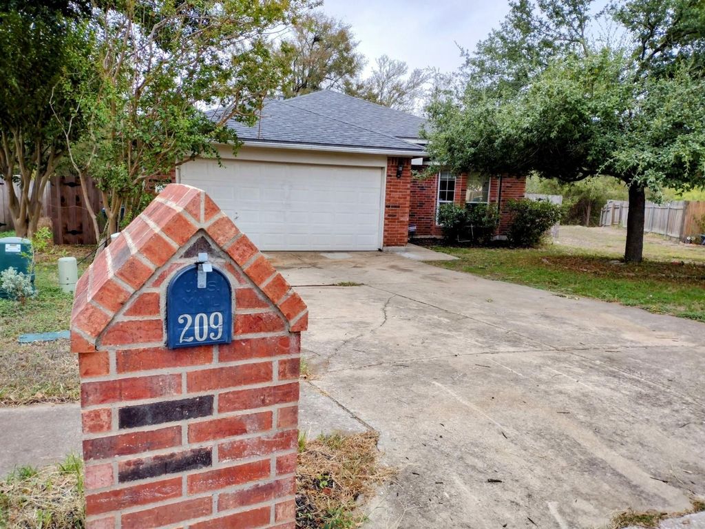 209 Antietam DR, Elgin, TX 78621
