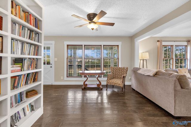 1209 Griffin Road NW, Hartselle, AL 35640