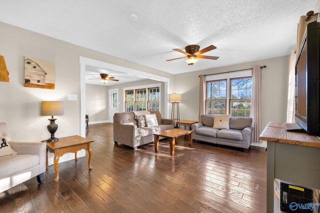 1209 Griffin Road NW, Hartselle, AL 35640