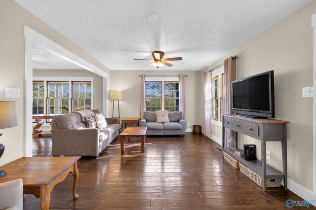 1209 Griffin Road NW, Hartselle, AL 35640